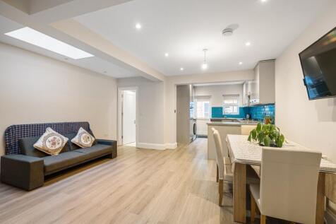 4/5 BEDROOM HOUSE