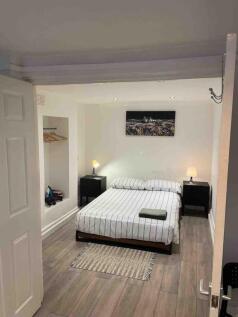 1 BEDROOM FLAT
