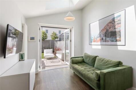 50 Larkfield Heath