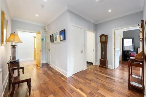 18 Cairnbrook Manor