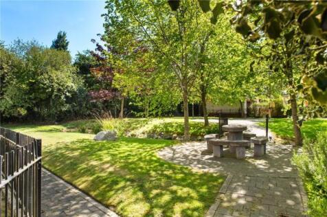 18 Cairnbrook Manor