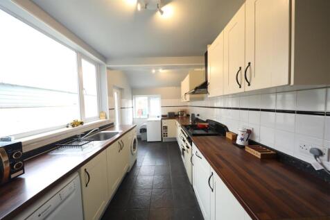 Kitchen 1.jpg