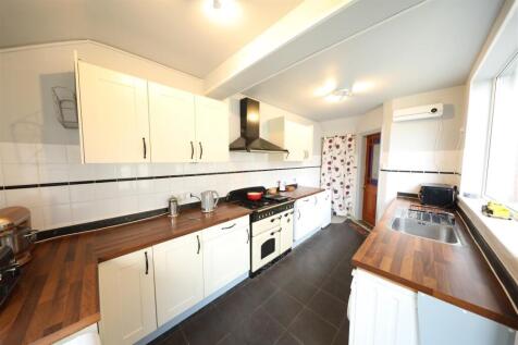 Kitchen 2.jpg