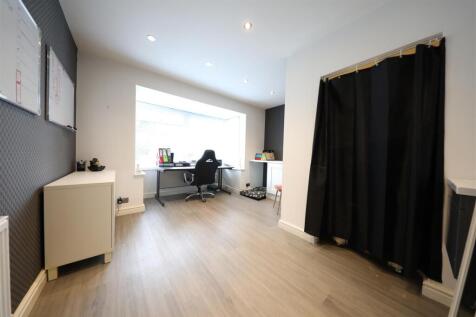 Bedroom 4/office