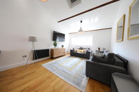 Lounge/Kitchen