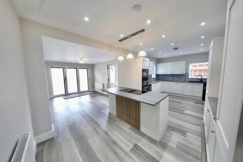 Open plan kitchen diner