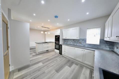 Open plan kitchen diner