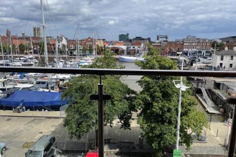 hull marina.jpg