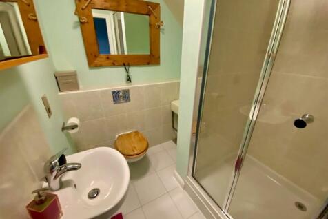 gf shower room.jpg