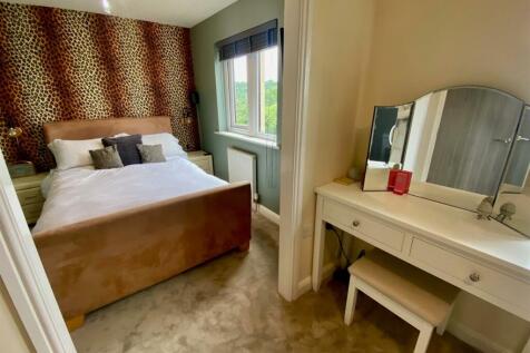 bed 1.jpg
