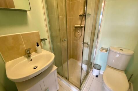 ensuite.jpg