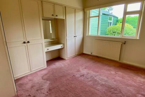 bedroom rear.jpg