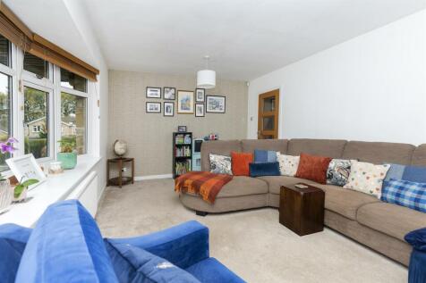 Bramleys Estate Agents - Maple Grove (24).jpg
