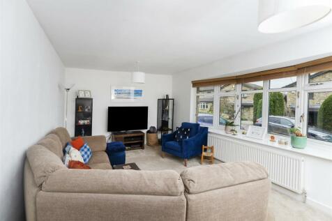 Bramleys Estate Agents - Maple Grove (23).jpg