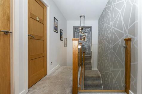 Bramleys Estate Agents - Maple Grove (55).jpg