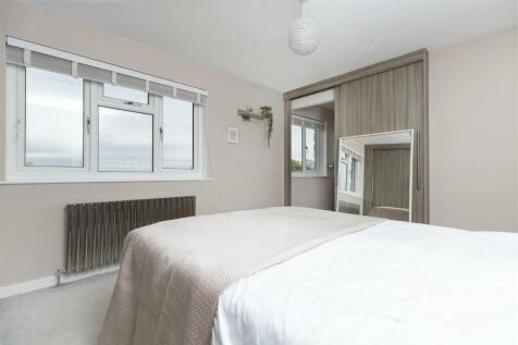Bramleys Estate Agents - Maple Grove (36).jpg