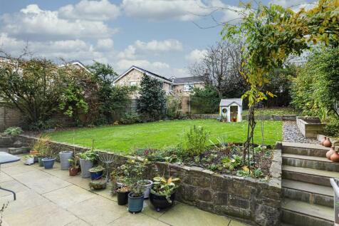 Bramleys Estate Agents - Maple Grove (61).jpg