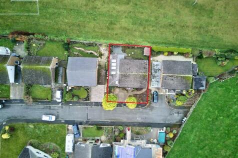 Bramleys - 4 Farfield Avenue - aerial above.jpg