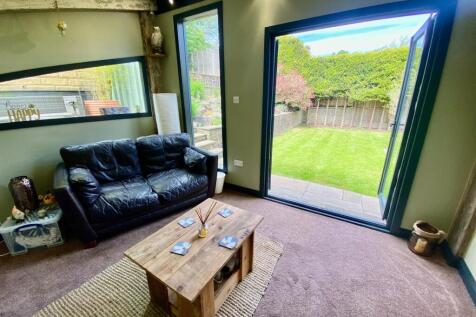 20 Blacksmiths Fold - Sun room.jpg