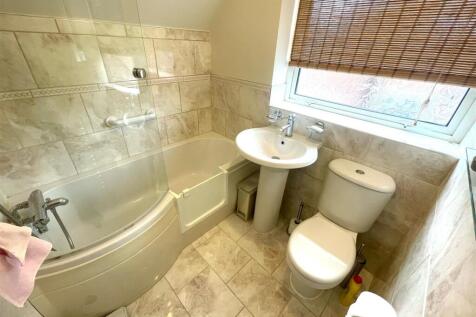 Bathroom 1.jpg