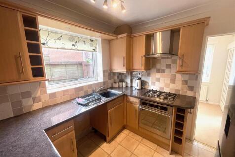 Kitchen 2.jpg