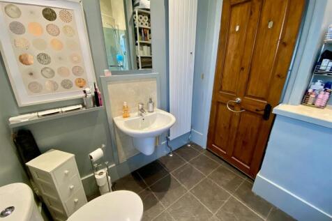 bathroom 1.jpg