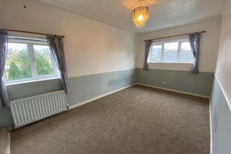 BEDROOM FRONT RIGHT.jpg