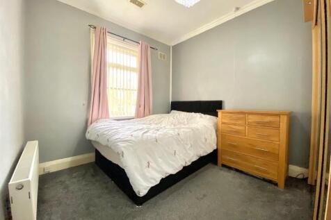 bedroom1.jpg
