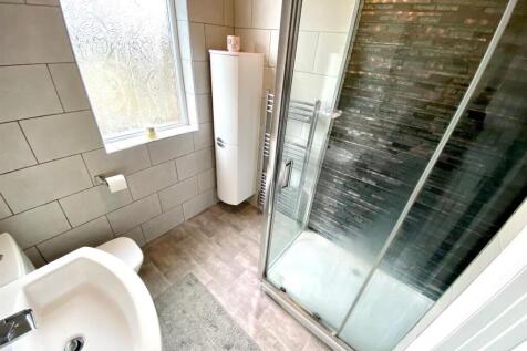 shower rom.jpg