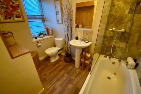 bathroom 1.jpg