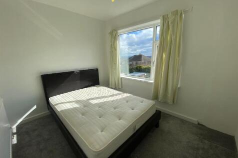 BEDROOM 1.jpg