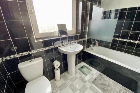 bathroom..jpg