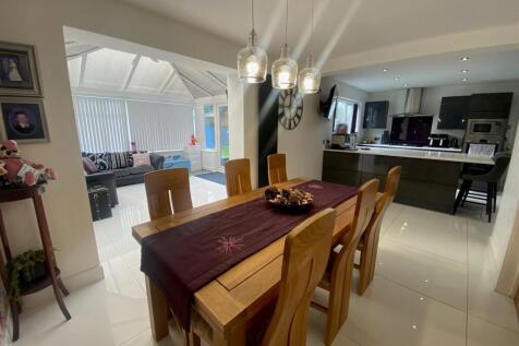 DINING KITCHEN CONSERVATORY.jpg
