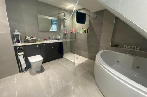 BATHROOM 1.jpg