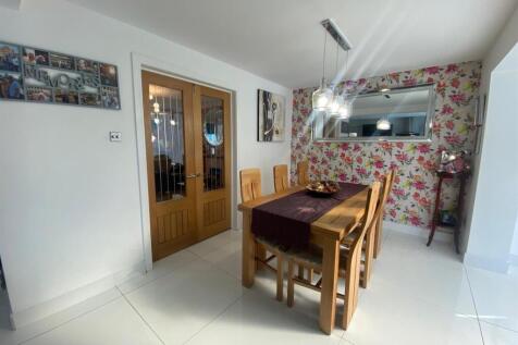 DINING ROOM 1.jpg