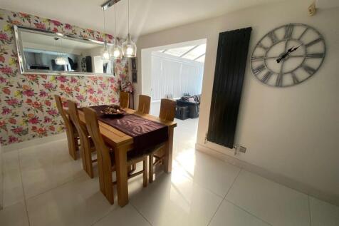 DINING ROOM.jpg