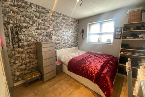 GUEST BEDROOM.jpg