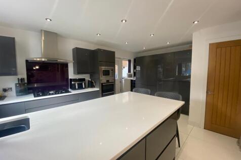 KITCHEN 2.jpg