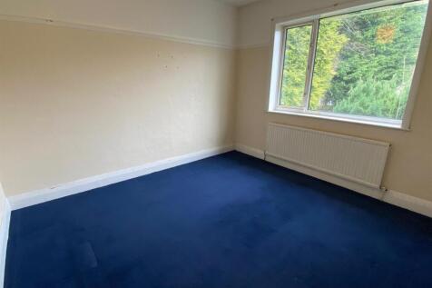 bedroom rear.jpg