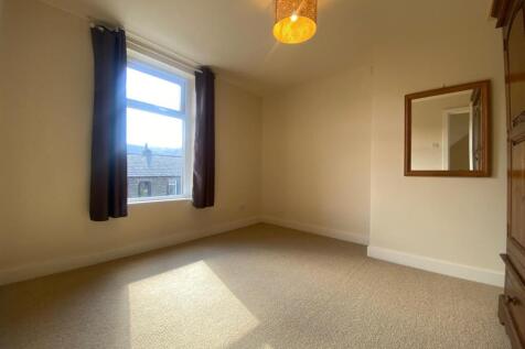 MASTER BEDROOM.jpg