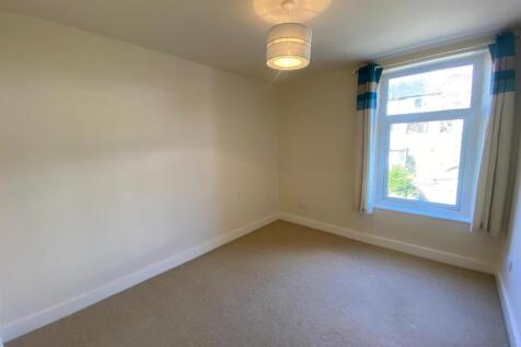 SMALL BEDROOM.jpg