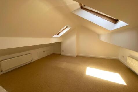 ATTIC BEDROOM 2.jpg