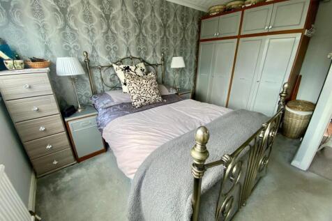 bed 1.jpg