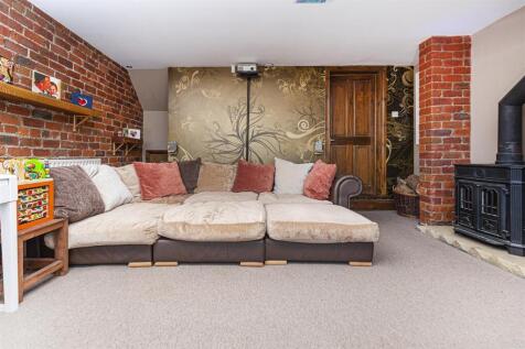 Bramleys Estate Agents - Royd Street - Longwood (3
