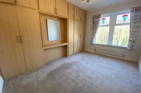 MASTER BEDROOM.jpg