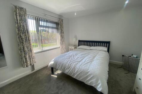 MASTER BEDROOM.jpg