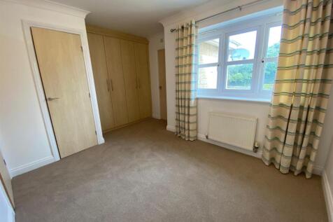BEDROOM 1.jpg