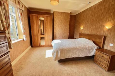 Bramleys Estate Agents - Lidgett Lane - Skelmantho