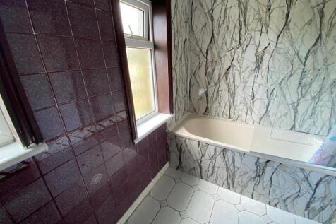 bathroom 1.jpg