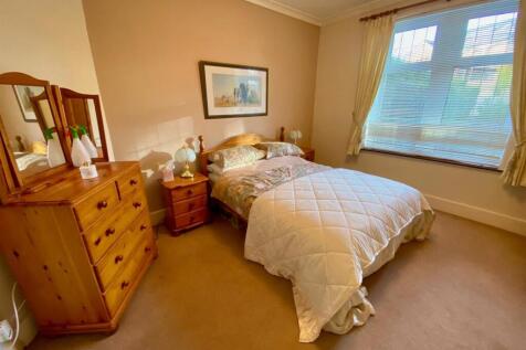 ground floor bedroom.jpg
